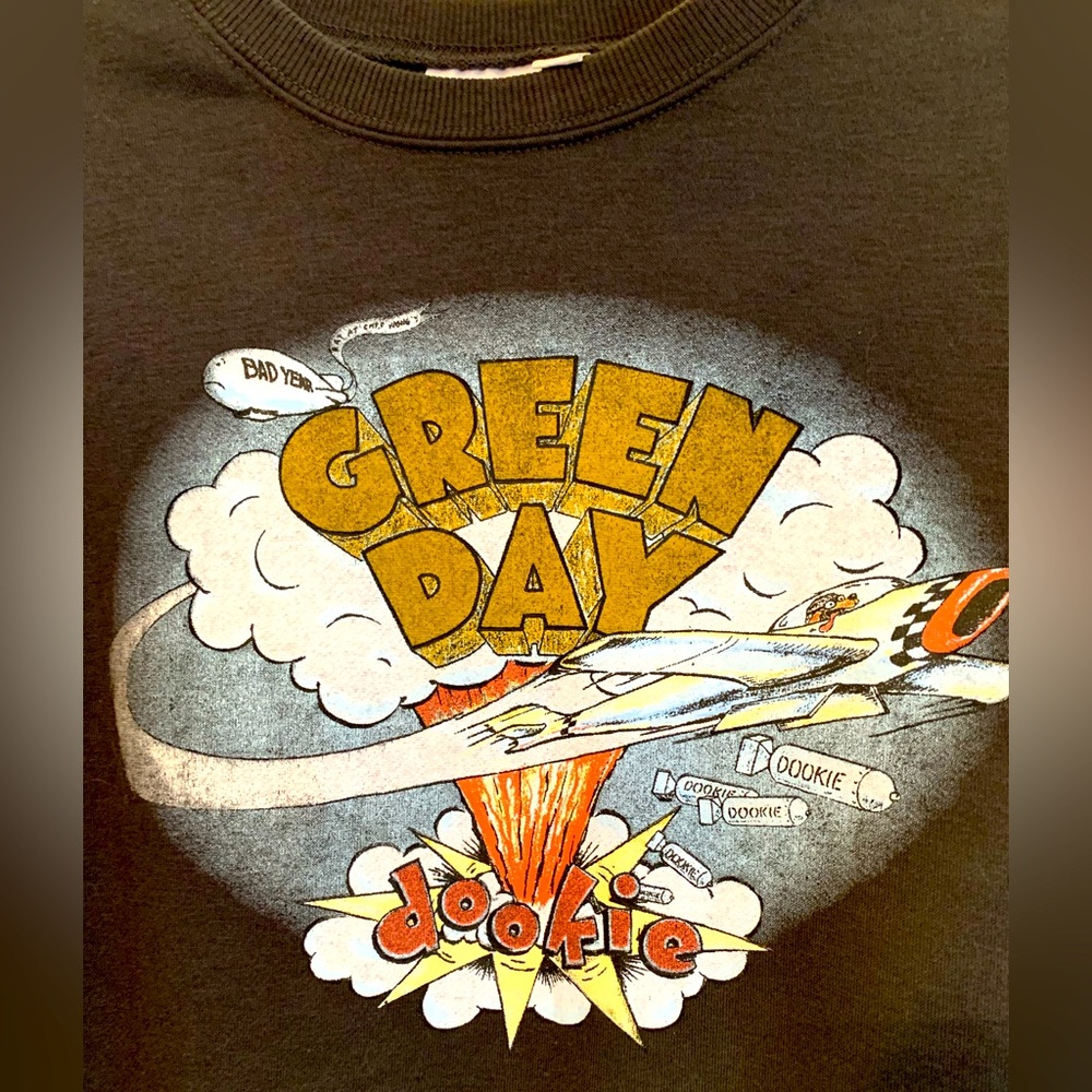 Green Day sweatshirt size large EUC 
(Worn once)